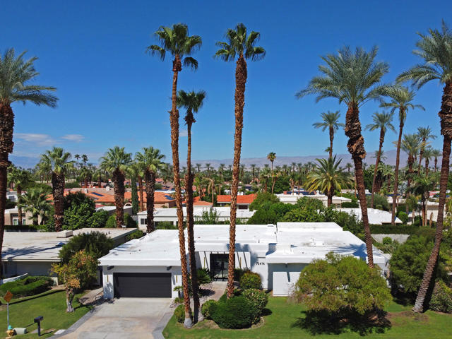 75414 Palm Shadow Drive, Indian Wells CA: https://media.crmls.org/mediaz/d9cfcdfd-5bad-4952-af2f-c2cc4dad0ea3.jpg
