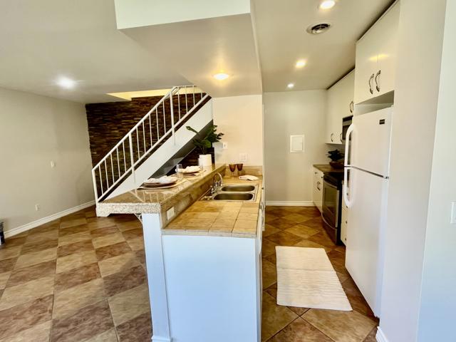 Image 9 of 26 For 72534 Edgehill Drive 2