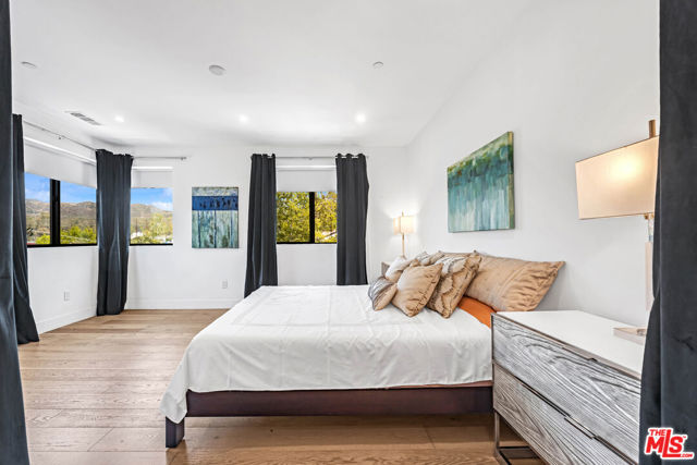 4841 Minden Place, Los Angeles CA: https://media.crmls.org/mediaz/d9d01b33-213f-4426-a455-44624496acb4.jpg