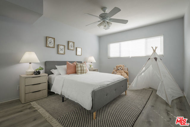 4829 Whitsett Avenue, Valley Village CA: https://media.crmls.org/mediaz/d9d0795b-f97a-4b05-9bb9-1df9da2ded23.jpg