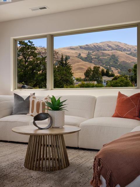1615 Vinehill Court, Fremont CA: https://media.crmls.org/mediaz/d9d0fb96-3f4e-4c4b-ae35-ce4c851292b0.jpg