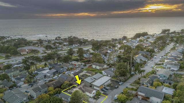 854 Kelmore Street, Moss Beach CA: https://media.crmls.org/mediaz/d9d1ceb6-8b7e-4abc-b750-230c54774ae9.jpg