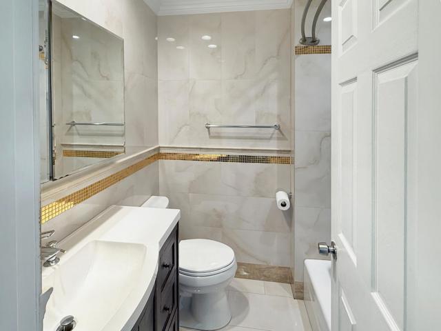 663 17th Avenue, Menlo Park CA: https://media.crmls.org/mediaz/d9d1f90b-d77a-44e8-8f72-fd807692f797.jpg