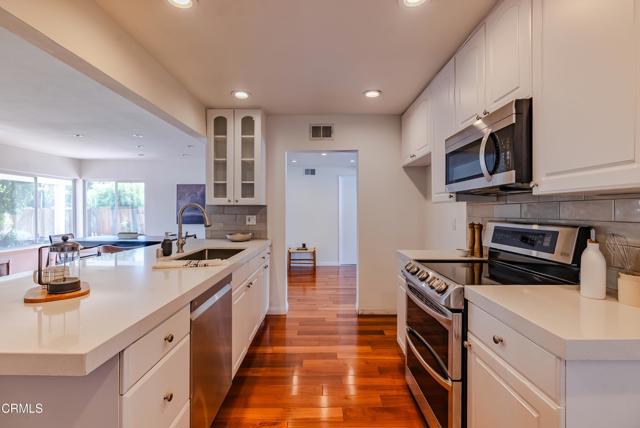 3872 Aztec Court, Simi Valley CA: https://media.crmls.org/mediaz/d9d24829-bc49-44ca-b2e9-a25773bbdc72.jpg