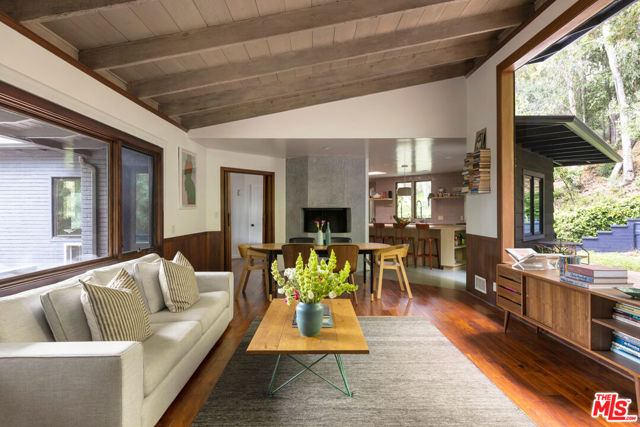 2235 Villa Heights Road, Pasadena CA: https://media.crmls.org/mediaz/d9d31967-dde9-4415-9383-770a07cb20f2.jpg