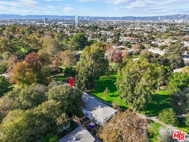 5172 1/2 Village, Los Angeles CA: https://media.crmls.org/mediaz/d9d37be9-36fa-48be-8cbd-0be37d440608.jpg