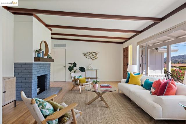 4511 Gregory Way, Richmond CA: https://media.crmls.org/mediaz/d9d3ced4-16fc-4e5c-adcb-4c04d37e8fb7.jpg