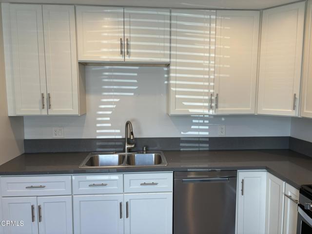 Detail Gallery Image 4 of 13 For 127 Bundren St, Oak View,  CA 93022 - 2 Beds | 1 Baths