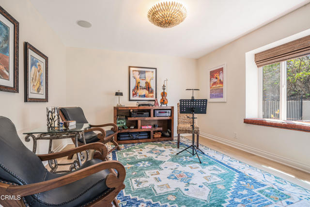 6065 Cielo Vista Court, Camarillo CA: https://media.crmls.org/mediaz/d9d5299a-2e00-4575-9a00-12704e5b0175.jpg