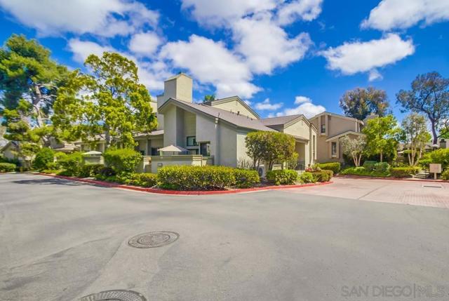 3319 Caminito Eastbluff, La Jolla CA: https://media.crmls.org/mediaz/d9d5715c-5c77-4a37-bac7-3d6bb4c57780.jpg