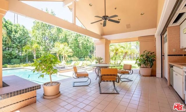 10214 Candleberry Lane, Northridge CA: https://media.crmls.org/mediaz/d9d57ab1-09da-4565-81d3-37c04fb21f2a.jpg