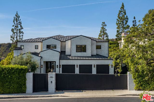 11753 Wetherby Lane, Los Angeles CA: https://media.crmls.org/mediaz/d9d6739b-2e54-483b-bef5-04c743a7b5b7.jpg