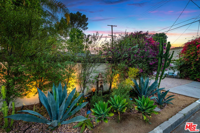 4635 Bellflower Avenue, North Hollywood CA: https://media.crmls.org/mediaz/d9d6bcee-15ab-470a-a18a-0f3979e5bb09.jpg