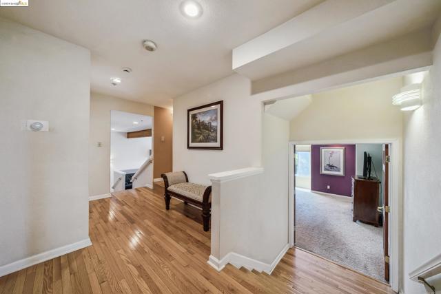 2335 Tunnel Rd, Oakland CA: https://media.crmls.org/mediaz/d9d6ee2e-b916-4d77-abc9-4cb240b67b38.jpg