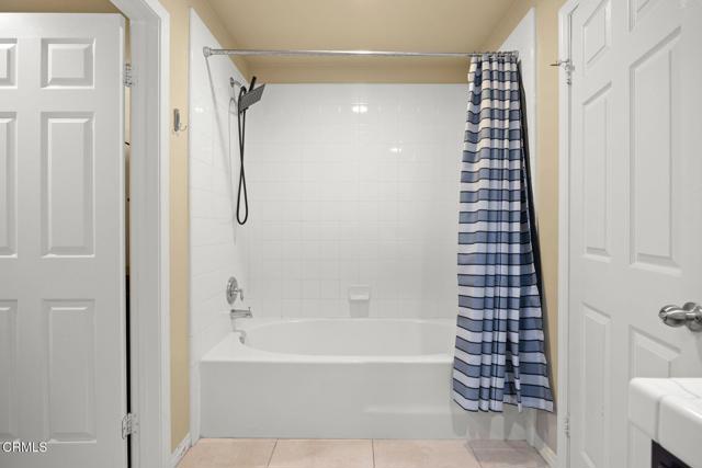3102 N Oxnard Boulevard, Oxnard CA: https://media.crmls.org/mediaz/d9d70232-103b-4183-8143-b3bd7cbca530.jpg