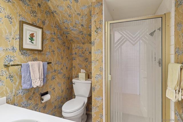 119 Spinnaker Ct, Del Mar CA: https://media.crmls.org/mediaz/d9d70ab9-d723-4888-91bd-ae45c5e0e504.jpg