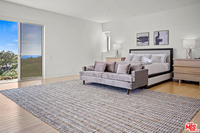 27454 Winding Way, Malibu CA: https://media.crmls.org/mediaz/d9d725cc-1eb5-4a76-9535-ec8ee2f01201.jpg