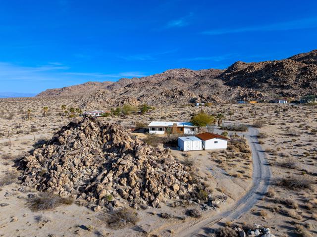 66425 Foothill Drive Drive, Joshua Tree CA: https://media.crmls.org/mediaz/d9d7474b-c6f7-49cf-9d42-54fc82f38857.jpg
