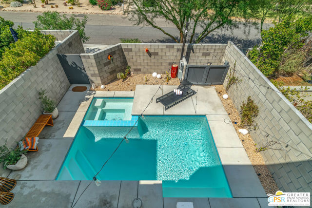 482 Paragon Loop, Palm Springs CA: https://media.crmls.org/mediaz/d9d79a1b-0fea-4525-9c70-781e7b042436.jpg