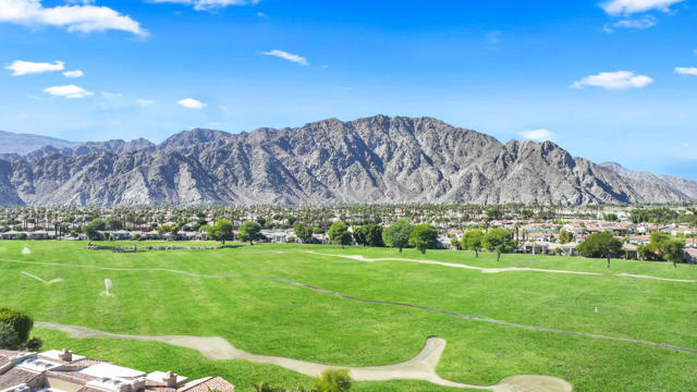 54801 Inverness Way, La Quinta CA: https://media.crmls.org/mediaz/d9d92ee2-1146-42e5-bd40-7cdc3ceacc59.jpg