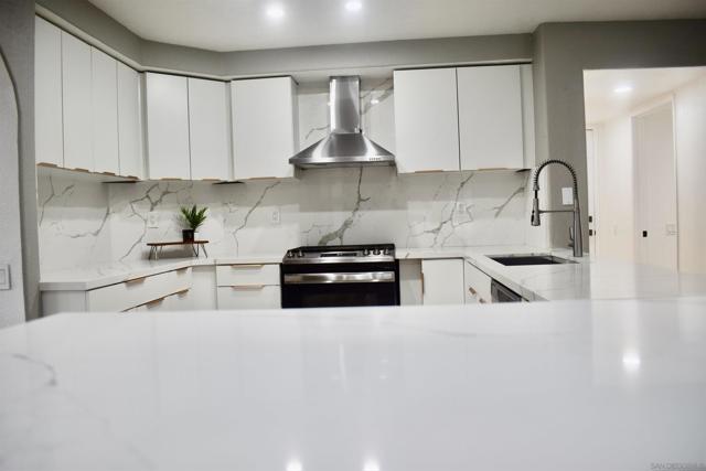 2206 Luz Way, Oceanside CA: https://media.crmls.org/mediaz/d9d94033-b7a8-4158-a76a-9ceae7c6c500.jpg