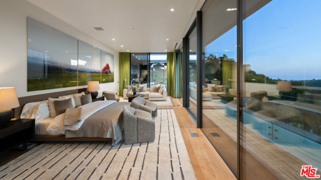 2341 Gloaming Way, Beverly Hills CA: https://media.crmls.org/mediaz/d9da336d-4ea8-4398-8a53-009e0359eddc.jpg