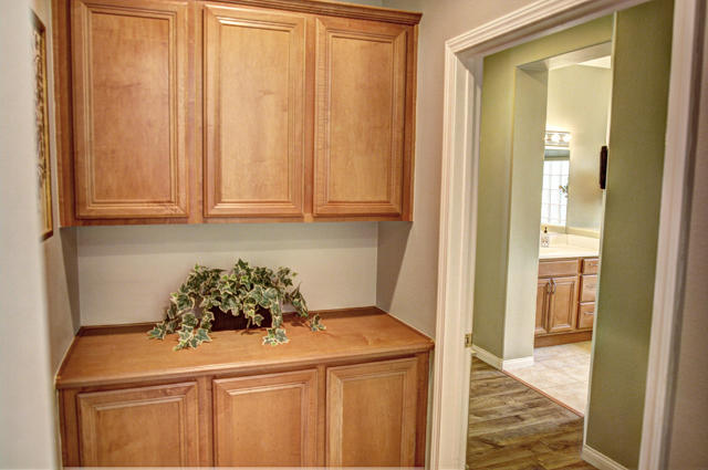 82087 Hopkins Drive, Indio CA: https://media.crmls.org/mediaz/d9da5f09-3c8b-4493-8b25-dbcacbea3985.jpg