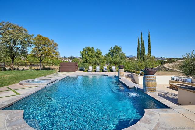 38408 Mesa Rd, Temecula CA: https://media.crmls.org/mediaz/d9dc0f70-342b-4c32-84aa-a36a22ba7083.jpg