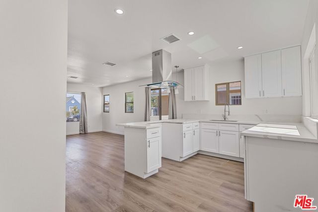 1622 W 66th Street, Los Angeles CA: https://media.crmls.org/mediaz/d9dc358b-16f5-4b5b-a04d-53ace2aa74bd.jpg