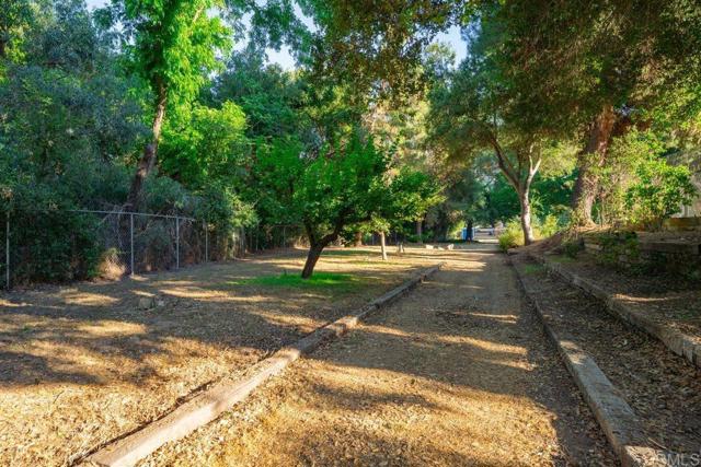 16635 Highland Valley Rd, Ramona CA: https://media.crmls.org/mediaz/d9dc529c-2692-4fcd-b5ed-7673bd682e67.jpg