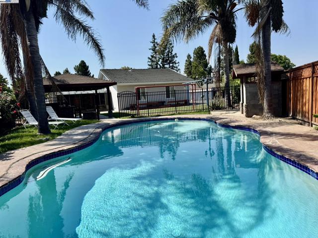 4955 Swindon Pl, Newark CA: https://media.crmls.org/mediaz/d9dcf61a-751e-4287-a7bb-b0662fd3b365.jpg