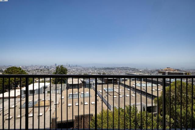 17 Ora Way, San Francisco CA: https://media.crmls.org/mediaz/d9dd17a4-d5c1-41f7-a49e-197526da8d56.jpg