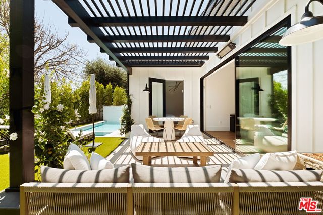 5328 Allott Avenue, Sherman Oaks CA: https://media.crmls.org/mediaz/d9dd207d-b288-4da5-bf28-f804f958ec61.jpg