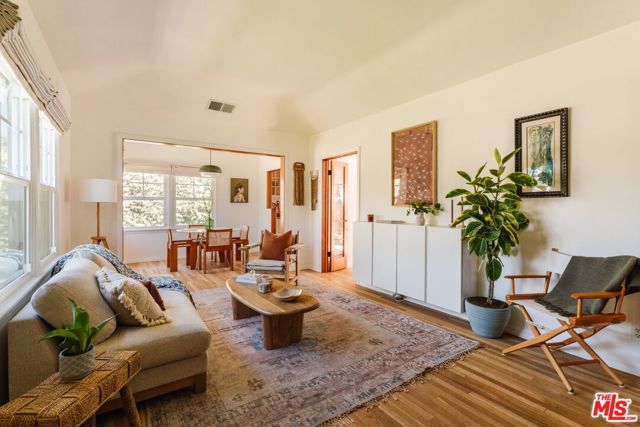 13932 Hamlin Street photo 4