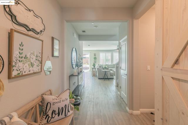 144 Scott Creek Way, Brentwood CA: https://media.crmls.org/mediaz/d9dd7ee3-ffbd-4d43-832e-9260a66a1473.jpg