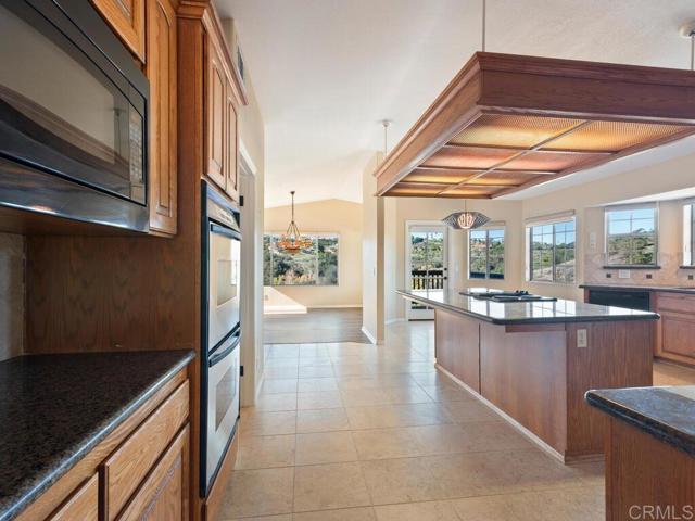 Detail Gallery Image 15 of 75 For 2230 Calle Dos Lomas, Fallbrook,  CA 92028 - 5 Beds | 3/2 Baths