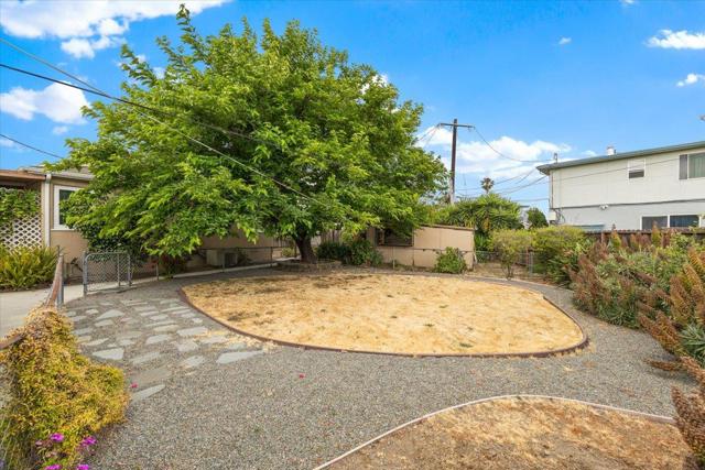 701 Poinsettia Avenue, San Mateo CA: https://media.crmls.org/mediaz/d9deb7ac-facf-4ee8-968b-748b1db9a397.jpg