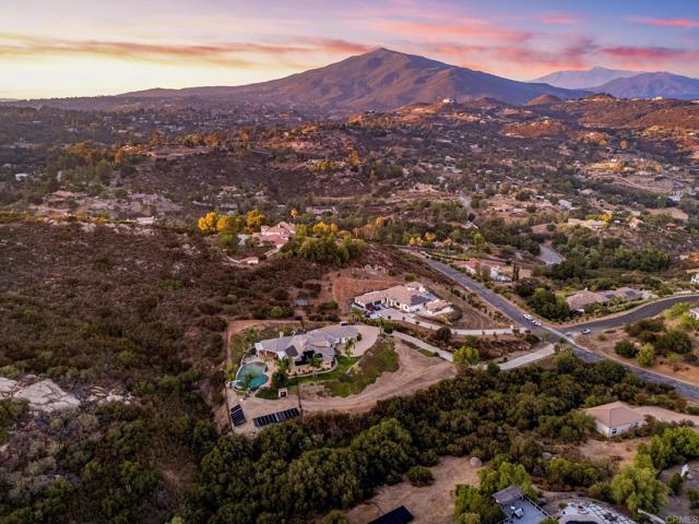 2772 Firebrand Drive, Alpine CA: https://media.crmls.org/mediaz/d9df2217-a8a8-4a78-917d-e59014434bb8.jpg