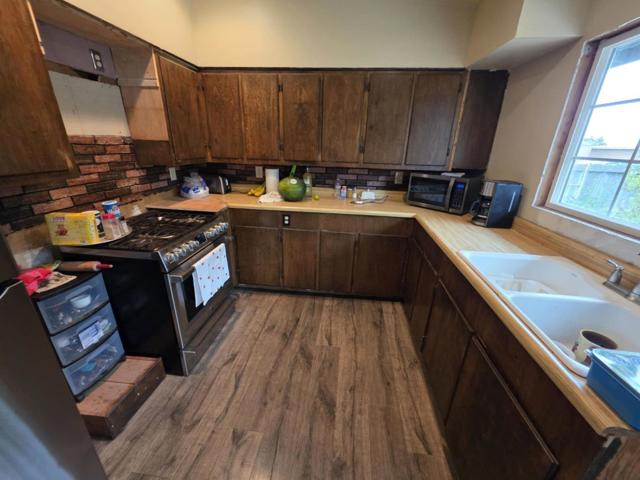 757 Middlefield Road, Salinas CA: https://media.crmls.org/mediaz/d9df5120-18e3-4b85-ba70-f17dd407a904.jpg