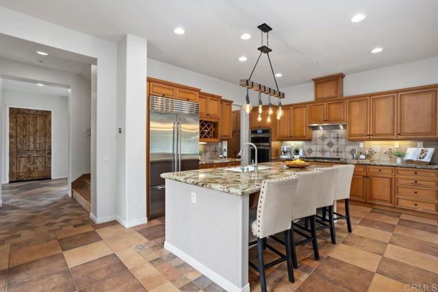 648 California Oak Drive, Vista CA: https://media.crmls.org/mediaz/d9dfaef1-2640-4ebe-a8fe-4017c41dc7a4.jpg