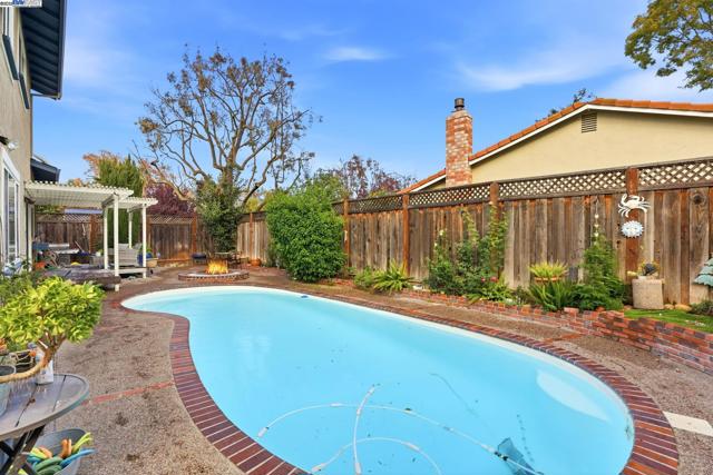 2891 Calle Reynoso, Pleasanton CA: https://media.crmls.org/mediaz/d9e00c37-b6c1-4d93-b9f8-7bb8384ba5dd.jpg