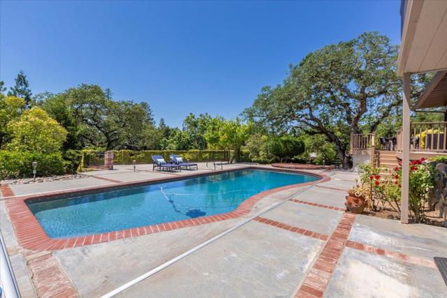 17095 Summit Way, Los Gatos CA: https://media.crmls.org/mediaz/d9e06a6a-2710-4f6a-821b-d5bb4096b8a2.jpg
