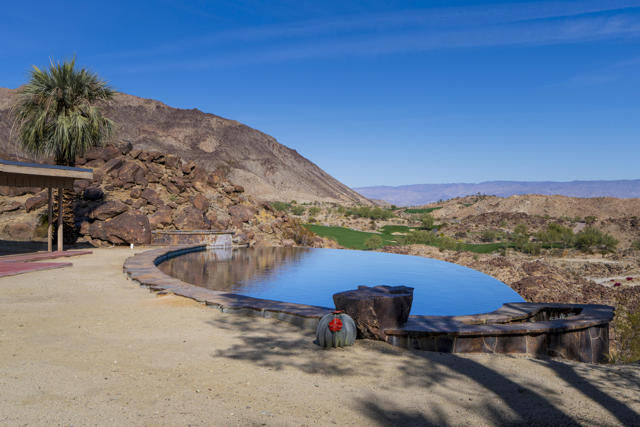 71750 Quail Trail Trail, Palm Desert CA: https://media.crmls.org/mediaz/d9e084af-1b32-44b7-8b39-404c30a2cdd2.jpg