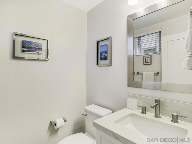 938 Opal St, San Diego CA: https://media.crmls.org/mediaz/d9e086e2-86e5-4796-98db-c19a77eeb176.jpg