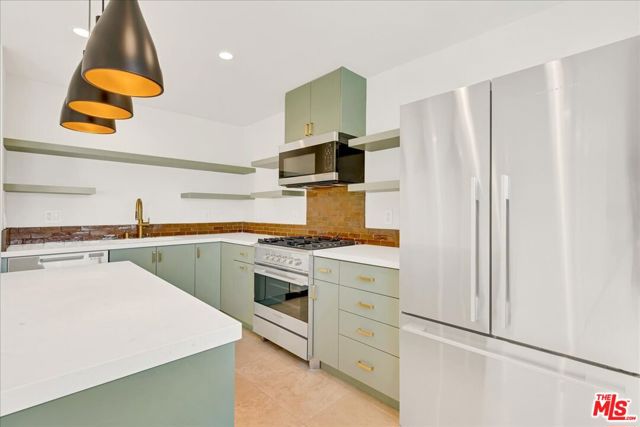 210 S Hamilton Drive, Beverly Hills CA: https://media.crmls.org/mediaz/d9e0a97f-91b4-4c68-b4be-978b3b27402a.jpg