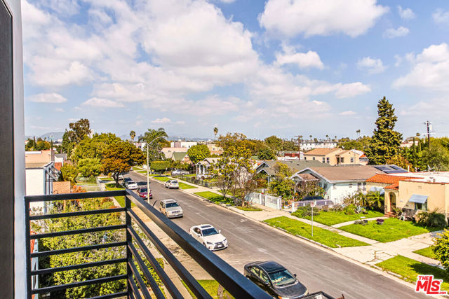 1923 Carmona Avenue, Los Angeles CA: https://media.crmls.org/mediaz/d9e0ec68-6f6d-4814-8761-5d5a053d4ed3.jpg