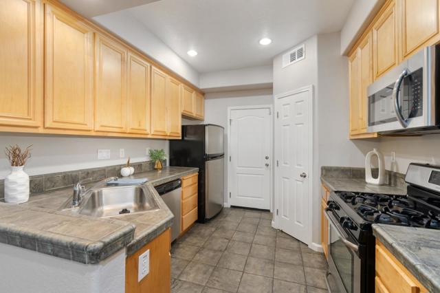 271 Washington Drive, Brentwood CA: https://media.crmls.org/mediaz/d9e0f13e-0fd1-4454-a1a3-8ae025442005.jpg