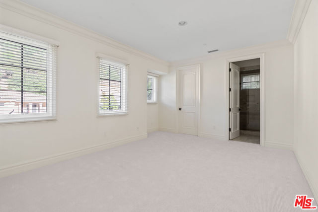 3697 Benedict Canyon Lane, Sherman Oaks CA: https://media.crmls.org/mediaz/d9e0f878-7c4f-459b-a5d0-7e9cedf7343d.jpg