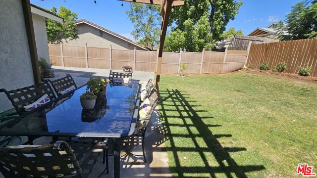 7024 Laurel Place, Highland CA: https://media.crmls.org/mediaz/d9e10647-fa18-4995-809f-7a69425b666f.jpg