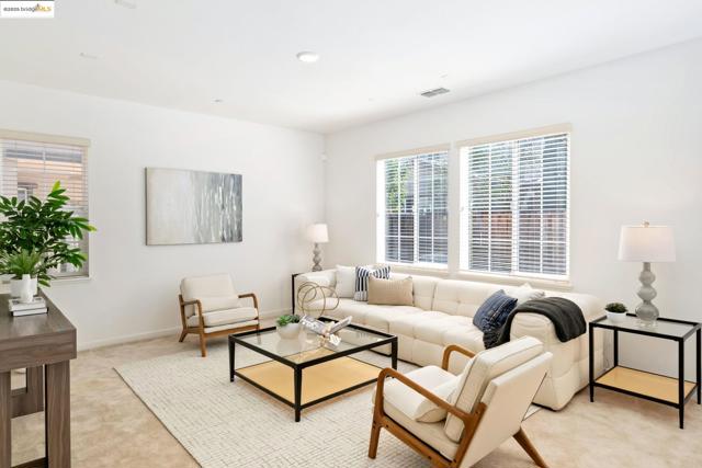 112 Willowrun Way, Oakley CA: https://media.crmls.org/mediaz/d9e14213-06fd-40e8-bc9c-4a9fdf6849c3.jpg